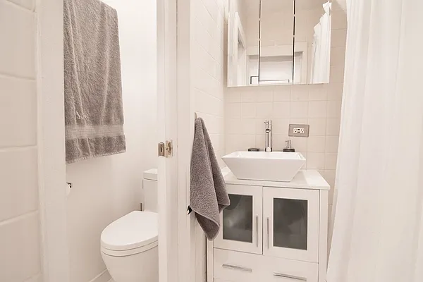 Rented by WAM Partners - William Moses Co. | media 74