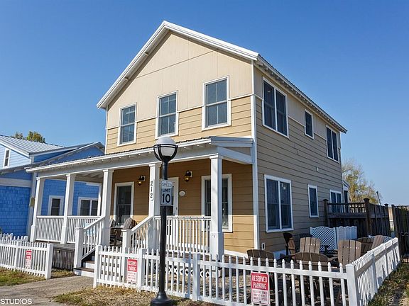2nd image of 212 Beachwalk Ln