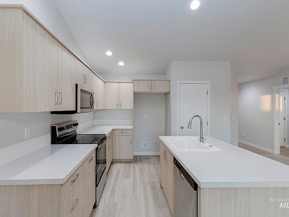 5th image of 7406 S Menzingers Ave