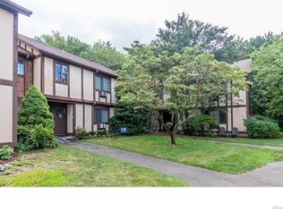 348 Foxwood Ln #348, Milford, CT 06461