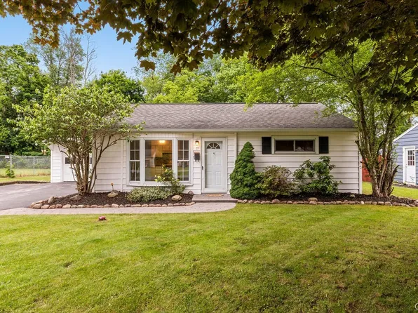 19 Lincoln Rd, North Syracuse, NY 13212