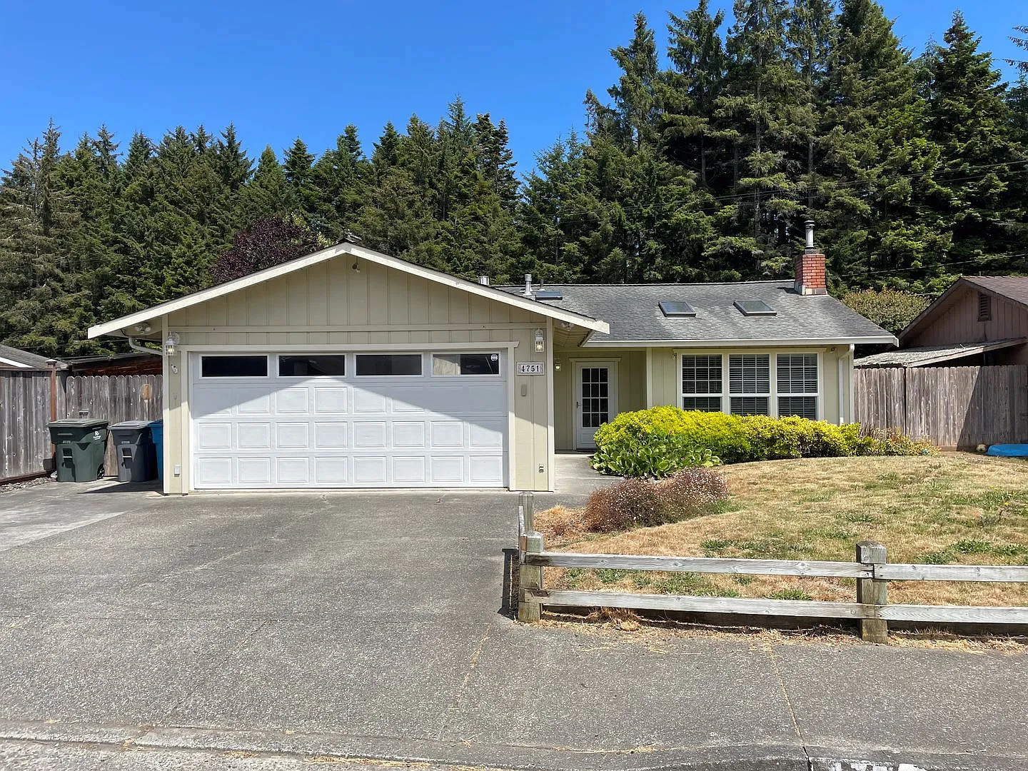 Charming 3-Bedroom Home in Desirable Cutten Neighborhood — Photo 2