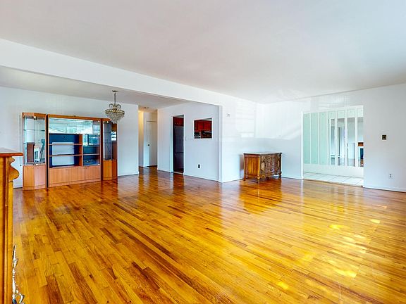 5th image of 8833 189th St