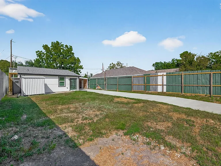 889 Chas Ln — Photo 31