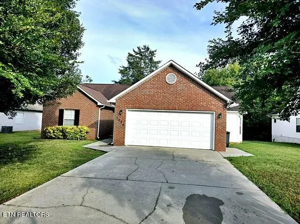 1836 Hunters Hill Blvd, Maryville, TN 37803