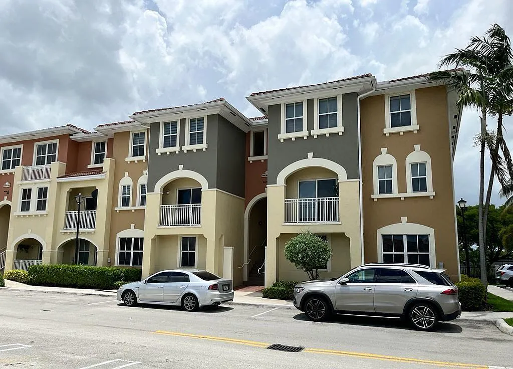 Coronado At Doral — Photo 4