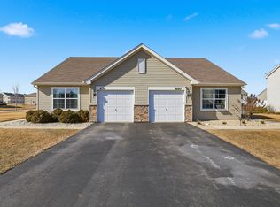 656 Vine St, Hampshire, IL 60140