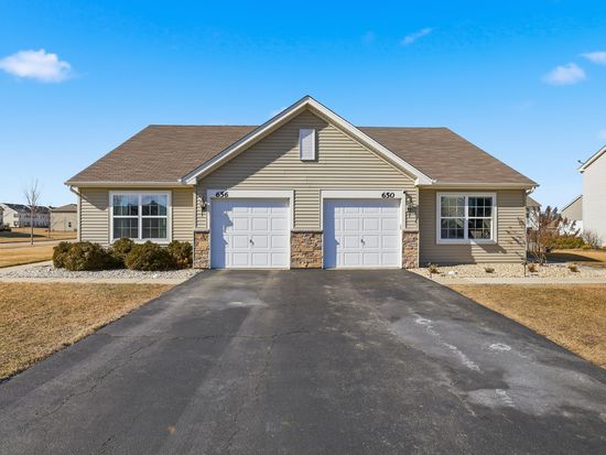 656 Vine St, Hampshire, IL 60140