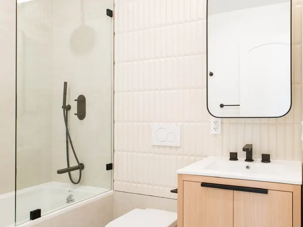 636 Lorimer Street image 13 of 17