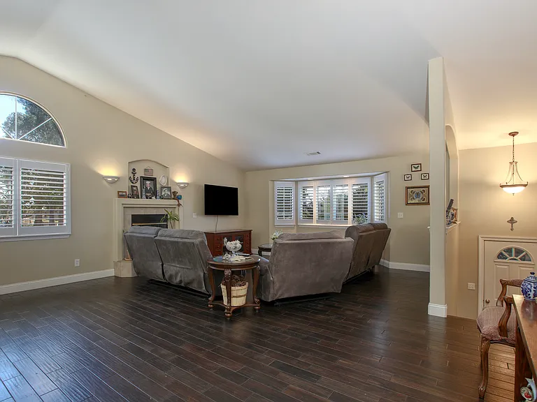 245 Hazel Ln — Photo 10