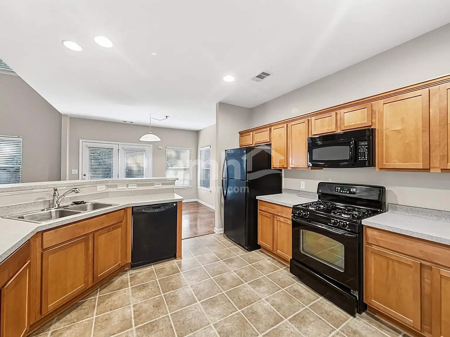 3 bed, 2.5 bath, 1740 sqft, $2,195 — Photo 3