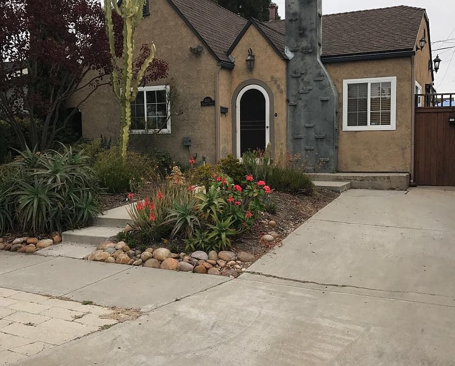 Exterior with 1 car drive