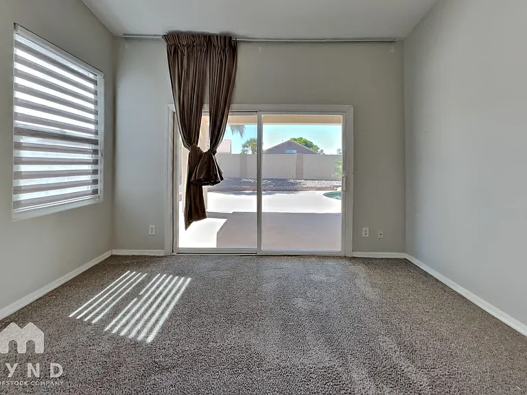1421 W Maplewood St — Photo 11