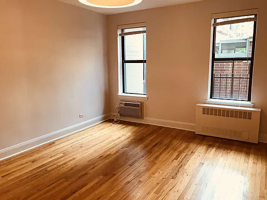 Rented by Metropolis Real Estate of Manhattan | media 21
