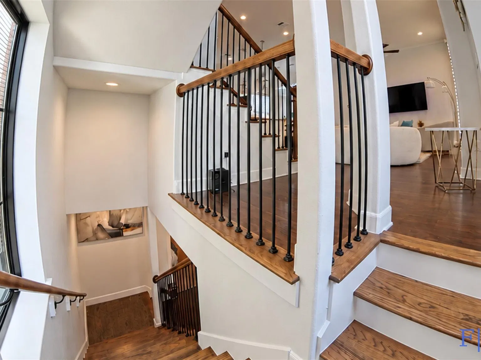 3 bed, 3.5 bath, 2058 sqft, $3,600 — Photo 3