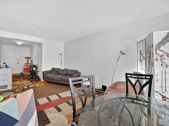 4th image of 2105 Wallace Avenue #2A