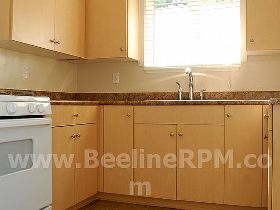 5th image of 924 Ramona Ave