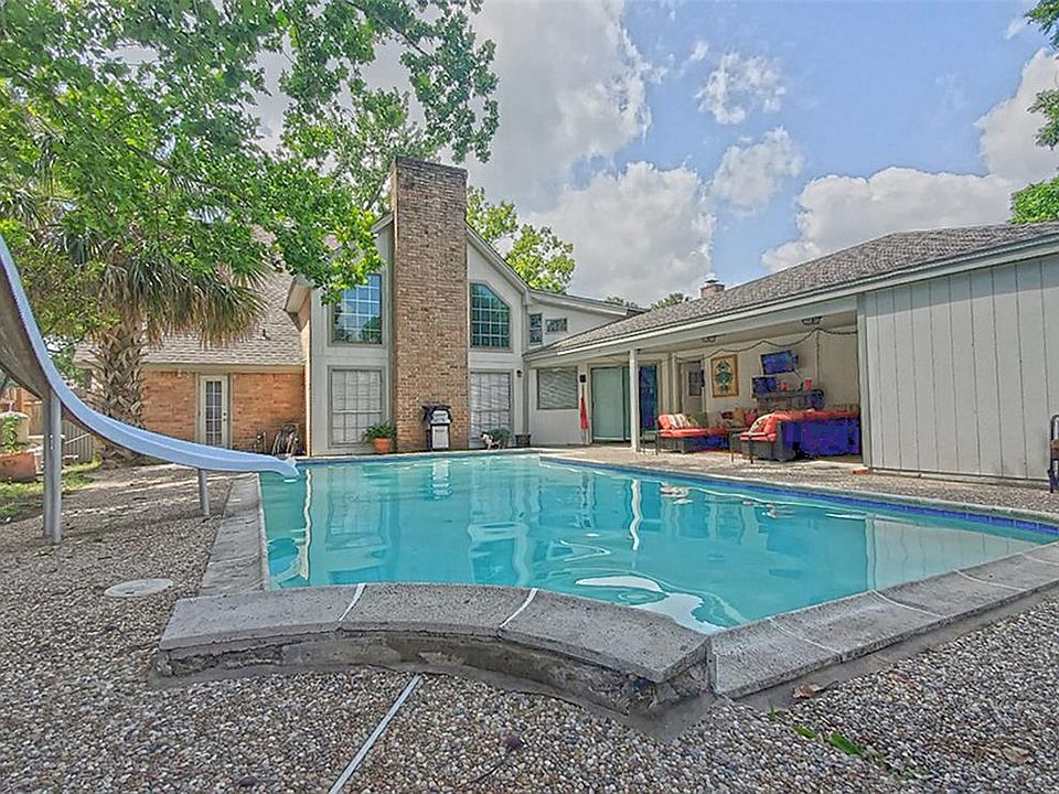 Inviting Pool and outdoor living area!