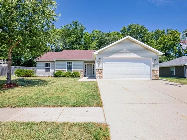 1205 S Arbor St, Savannah, MO 64485