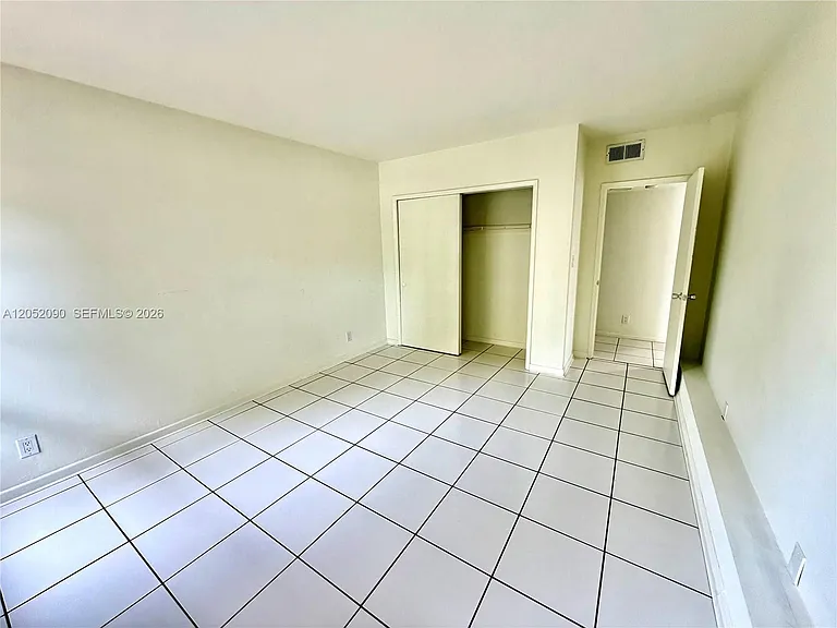 2352 NE 9th St #B — Photo 12