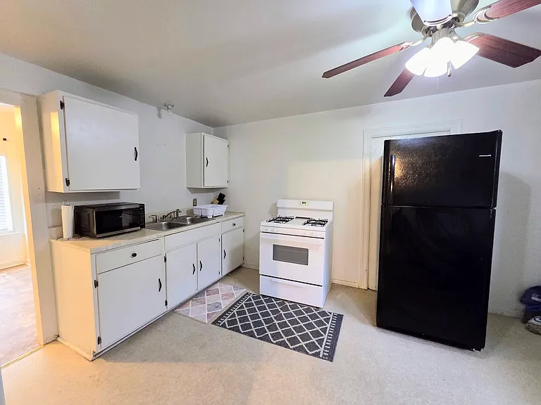 1008 Runnels St — Photo 8