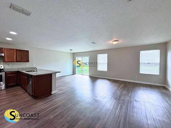 4th image of 8048 Hastings St