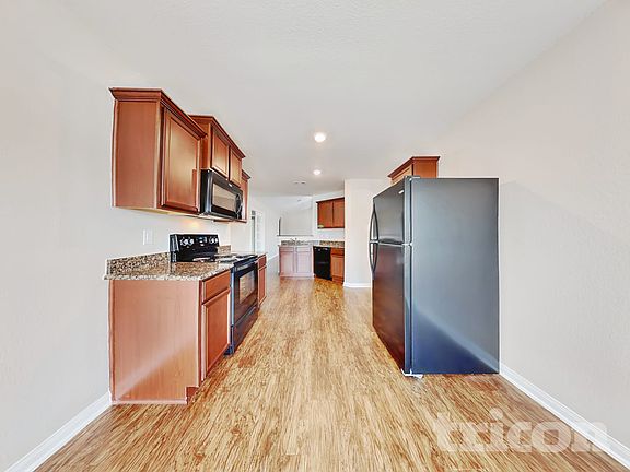 5th image of 2402 Regatta Ln