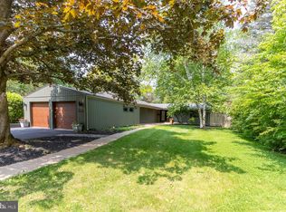 555 Hillcrest Ave, State College, PA