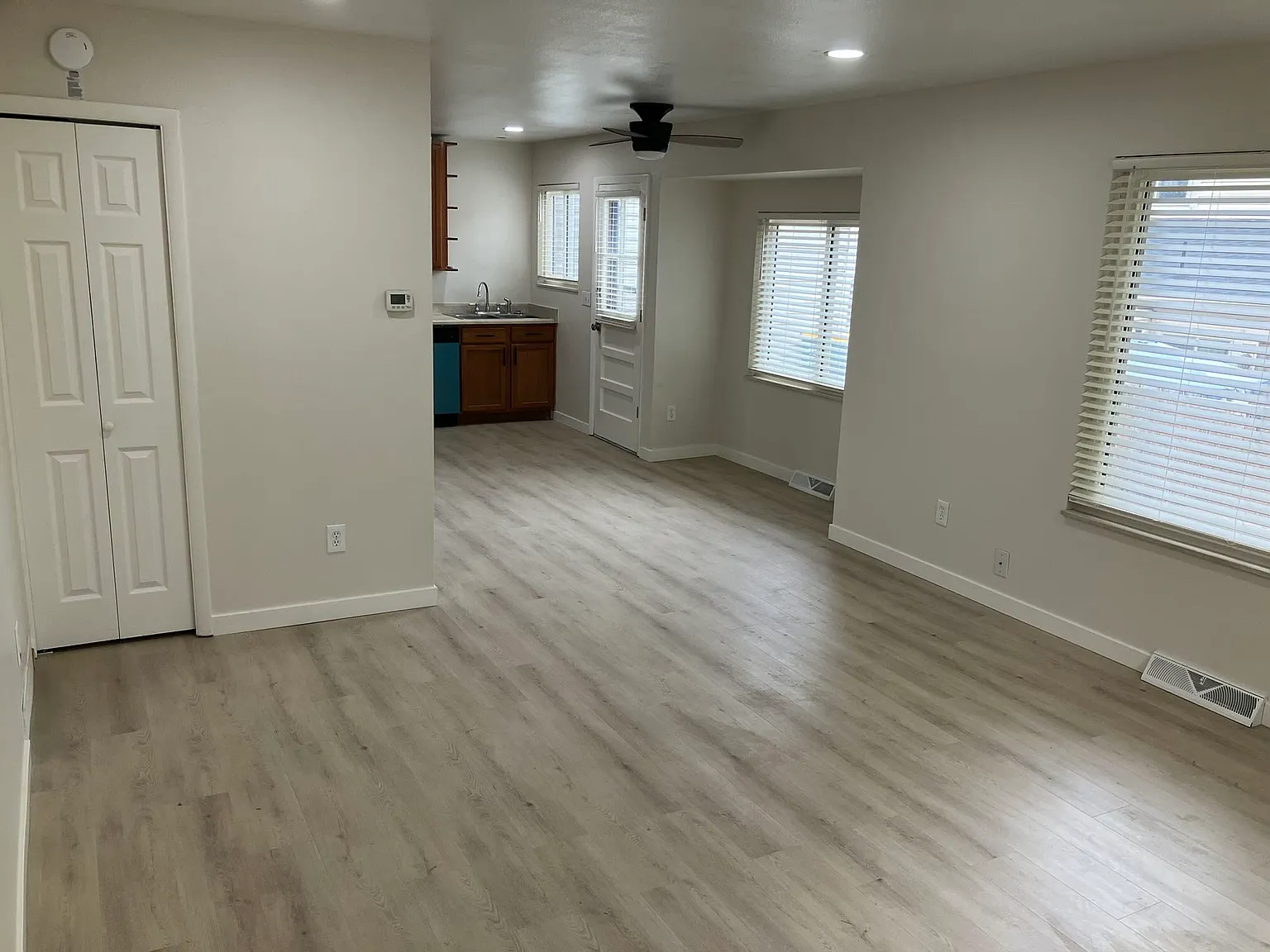 2 bed, 1.5 bath, 900 sqft, $2,400 — Photo 3