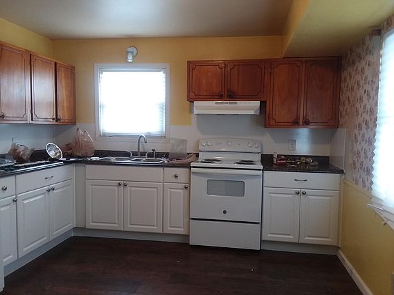 2nd image of 3822 Evergreen Pkwy
