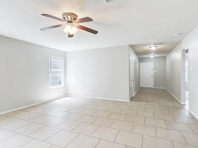 7519 Kennemer Dr — Photo 2