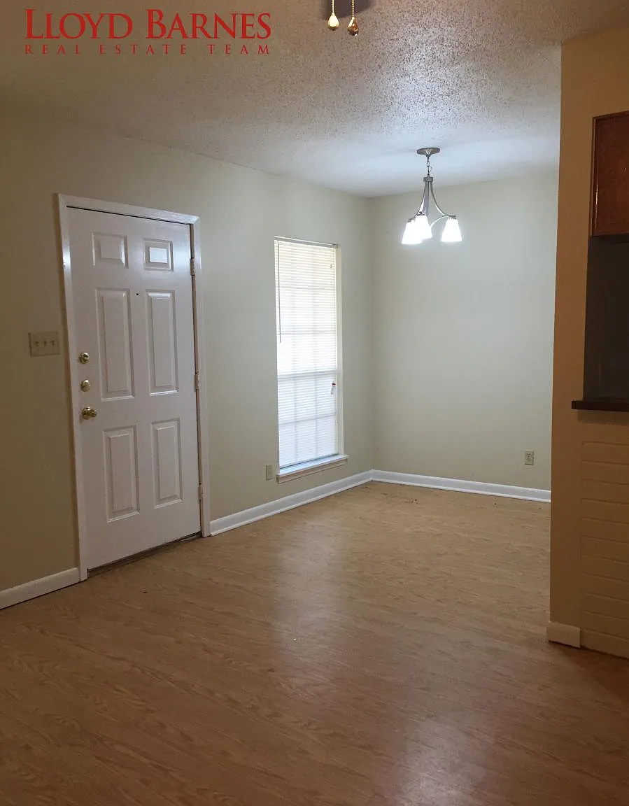 203 E Bowie Street — Photo 3