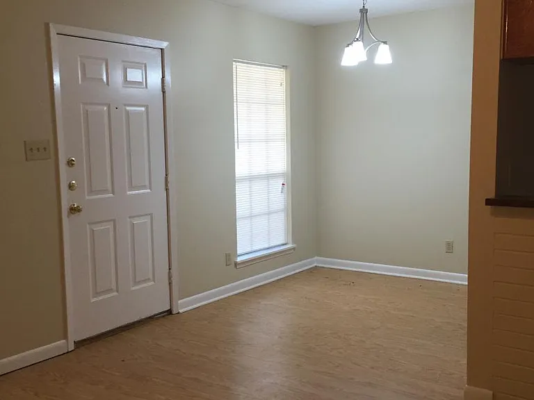 203 E Bowie St #11 — Photo 3