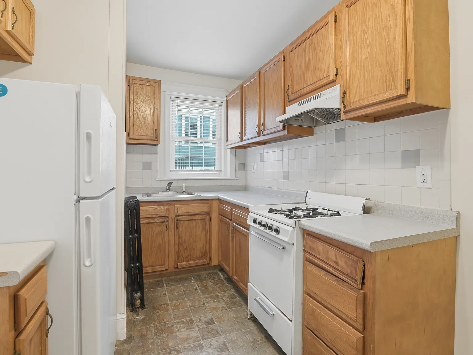 2 bed, 600 sqft, $2,200 — Photo 1