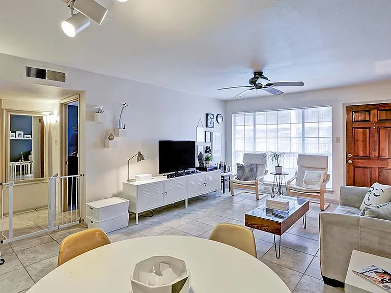 2507 Montrose Blvd #10 — Photo 10