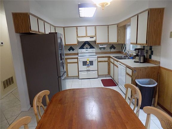 3rd image of 3222 Netherwood Dr
