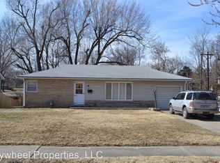 1411 4th St, Clay Center, KS 67432