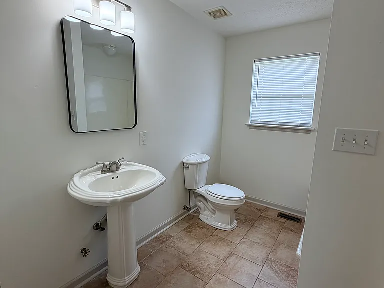 761 Jennings Ct — Photo 17