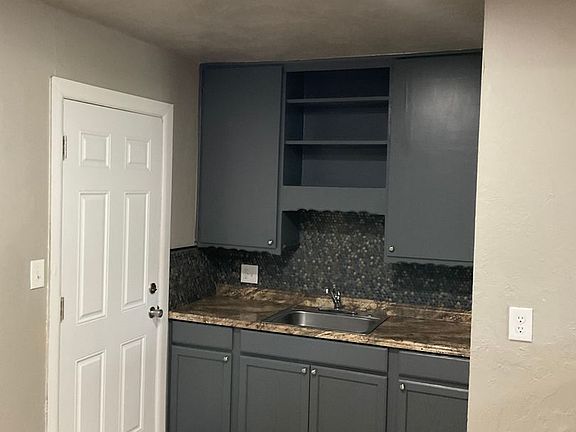 3rd image of 3109 SE 21st St