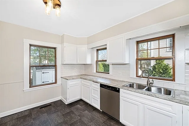 52 Linden St — Photo 8