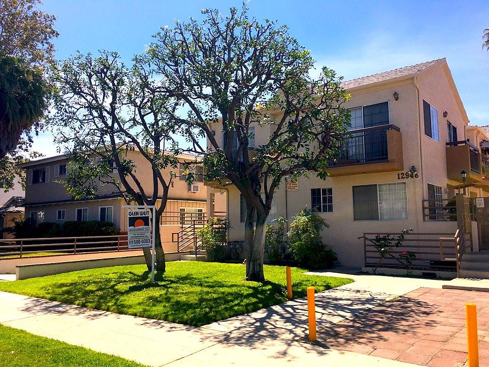 1st image of 12948 Moorpark St #4