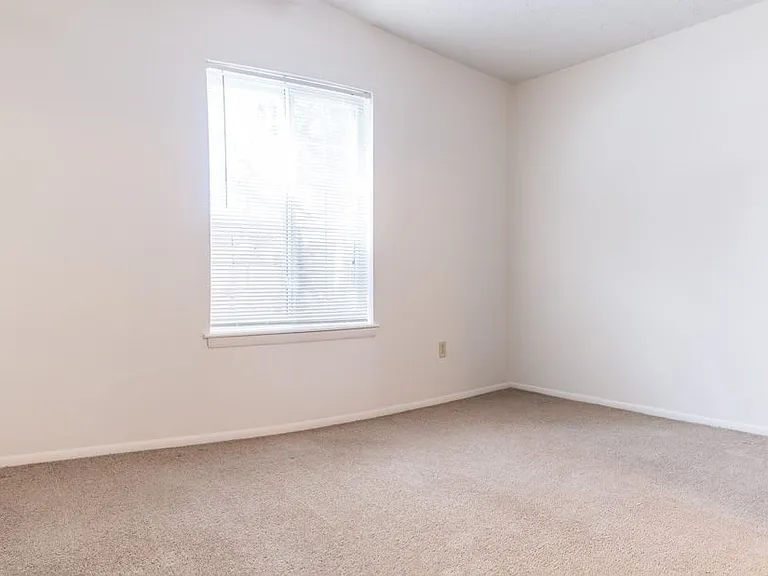 Windsor Gardens Apartments — Photo 26