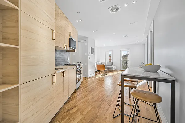 Rented by TwoRealEstate LLC | media 14