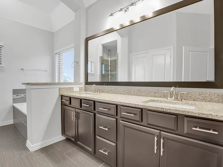 724 Orleans Dr — Photo 36