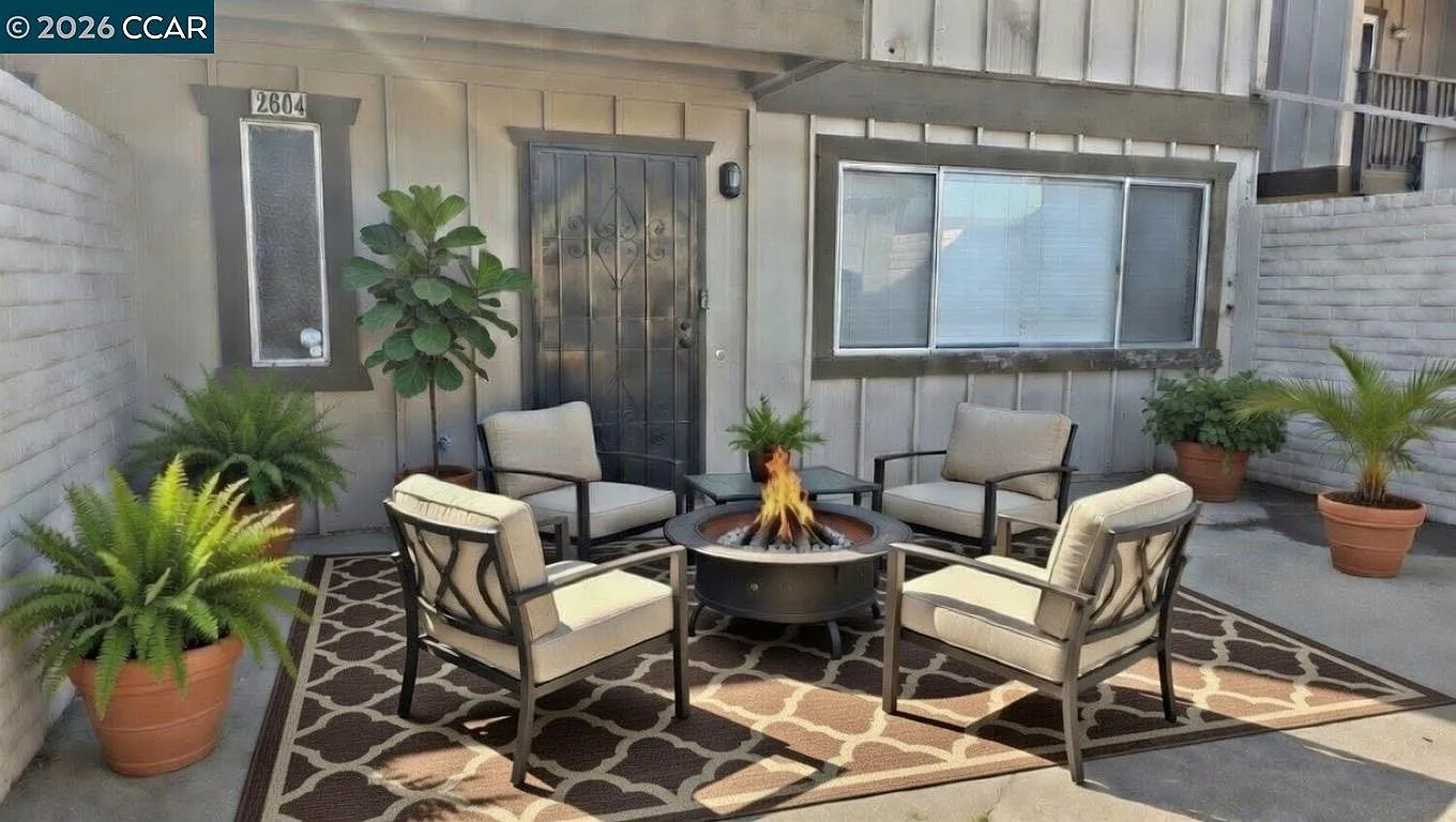 2604 Carlton Ln photo 1