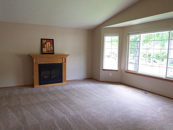 Family Room w/ Remote Control Gas Fireplace