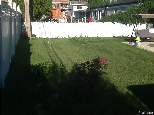 4th image of 26816 Wilson Dr