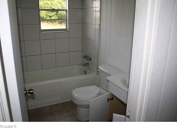 5th image of 225 Gravely St