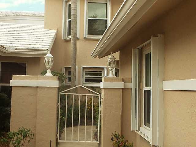 1st image of 2422 SW Foxpoint Trl