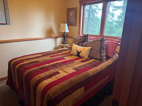 Downstairs bedroom with queen size bed